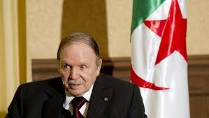 Image de Affaires Etrangères. Désormais les nombres de mandats par un président se limiteront à 23 et par plus. C’est ce qui ressort des reformes apportés à la constitution algérienne. Ce qui veut dire que le président actuel Bouteflika ne pourra plus se représenter pour un nouveau mandat en 2019 à la fin de son mandat actuel. Rappelons que le président Bouteflika est à son 4ème mandat Le mandat dure 5 ans.